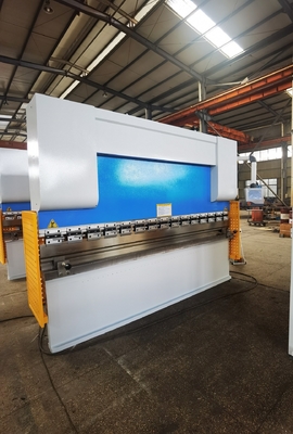 7.5KW CNC Press Brake Machine idraulica in acciaio leggero 400mm Peso 7000kg